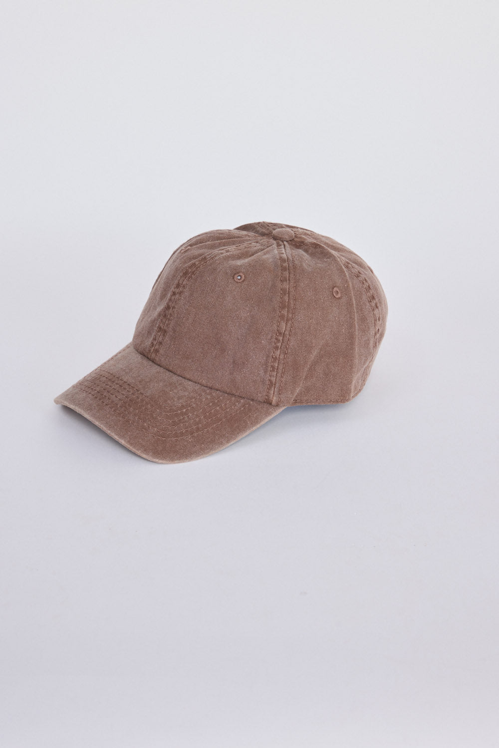 Kenny Cap - Brown cap in brown with structured silhouette, front view on white background