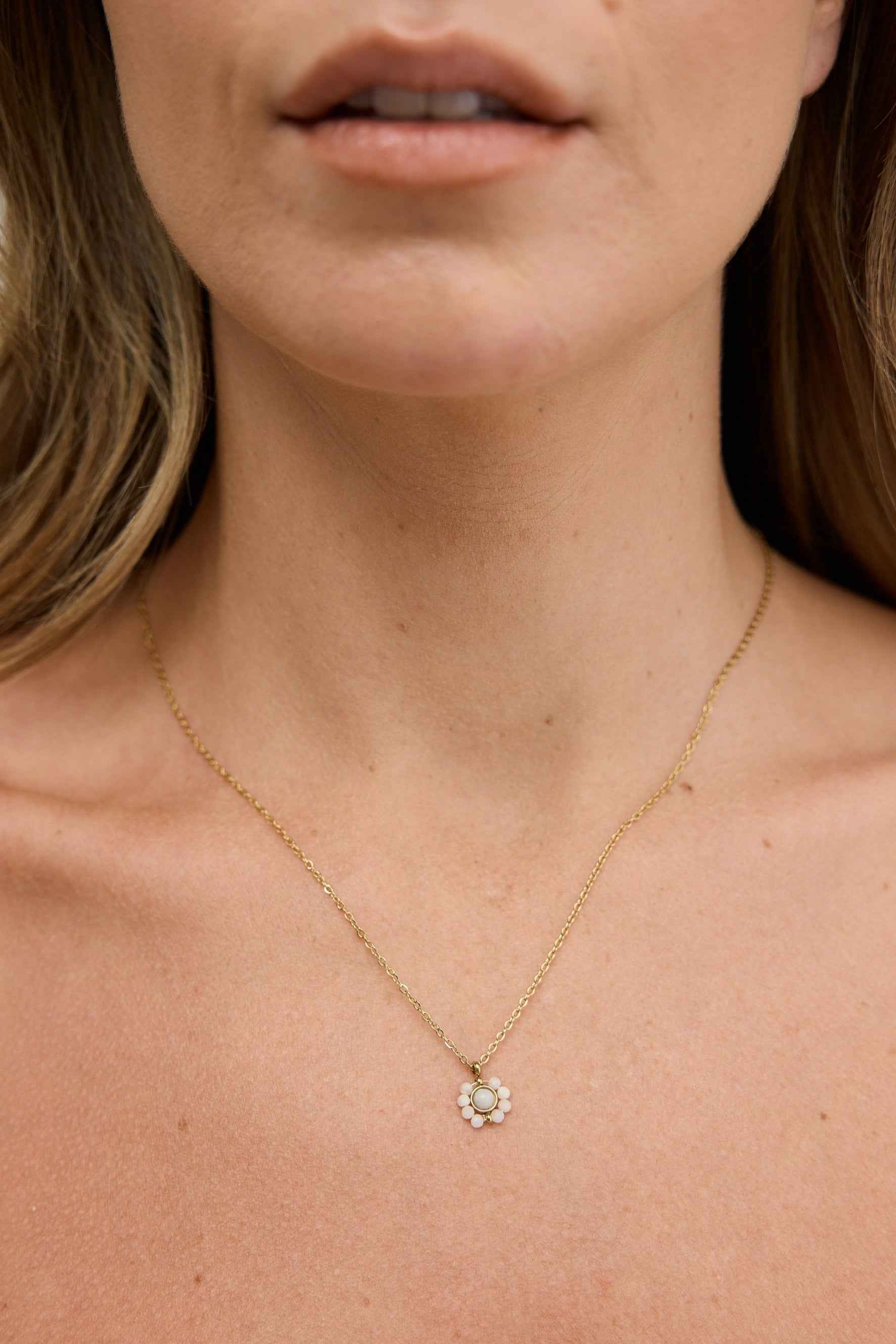 Palais Necklace - White