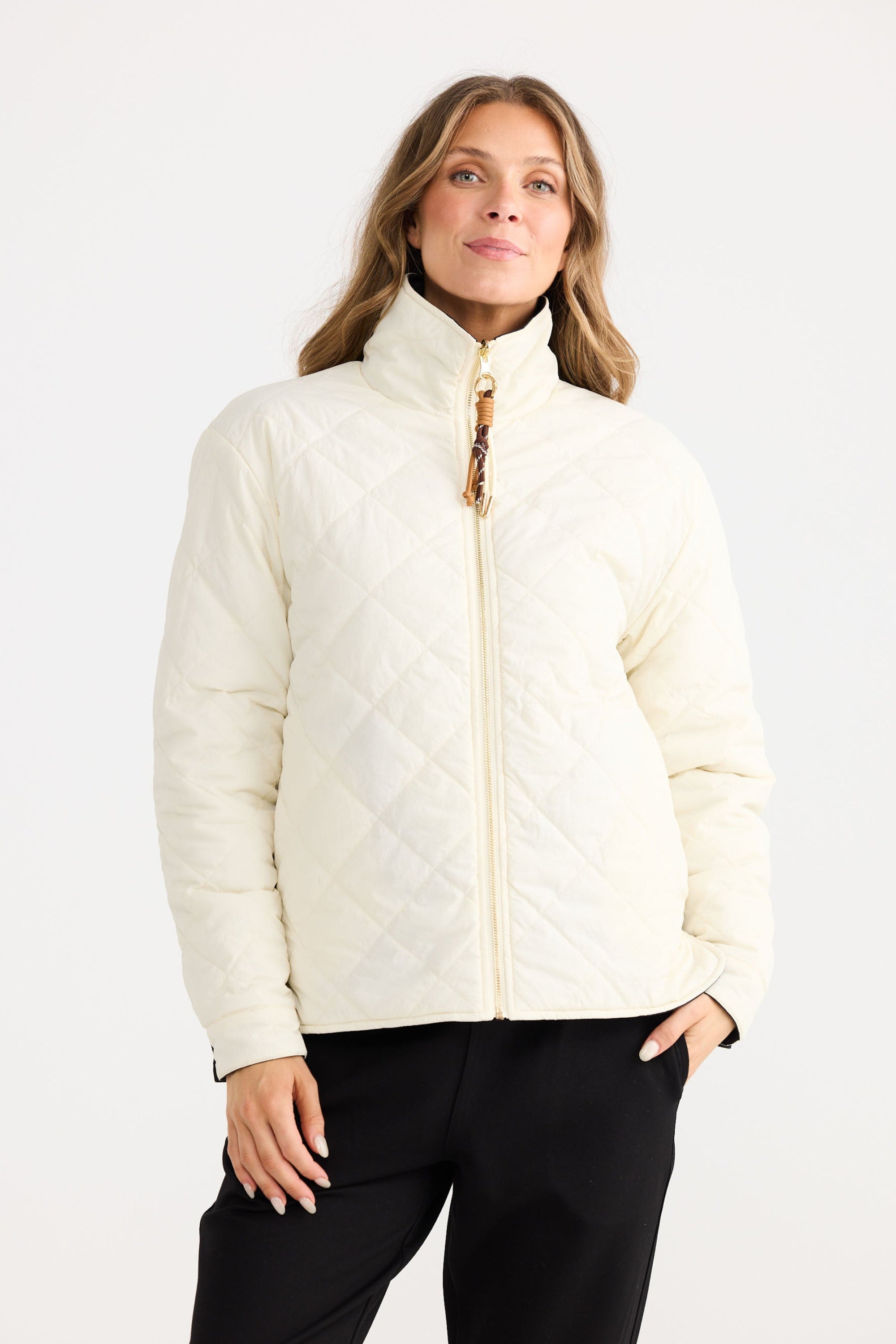 Model wearing Ellis Puffer in black with cream, styled for everyday wear.