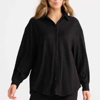 Model wearing Ivy Shirt in black.