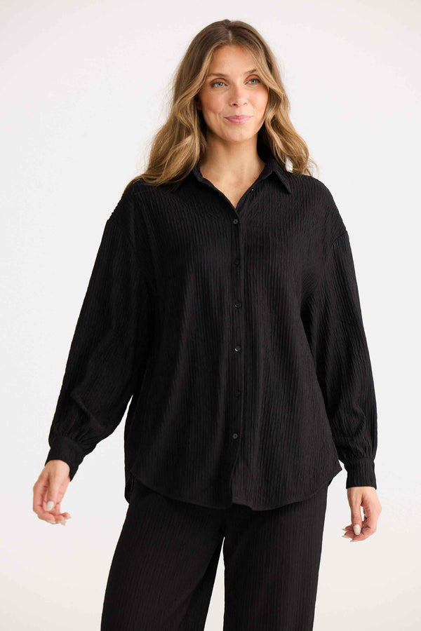 Model wearing Ivy Shirt in black.